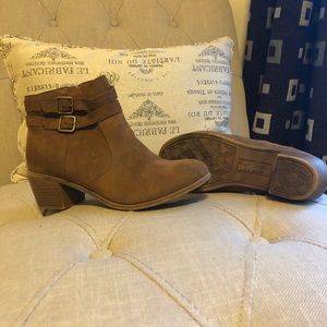 American eagle brown booties, 7W
